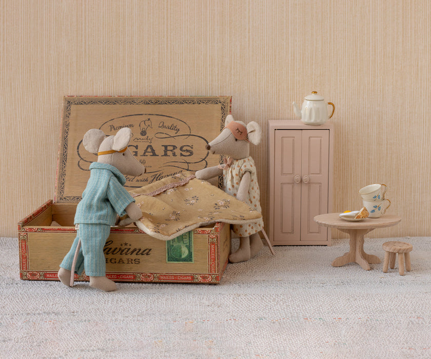 maileg mum and dad mice in cigarbox