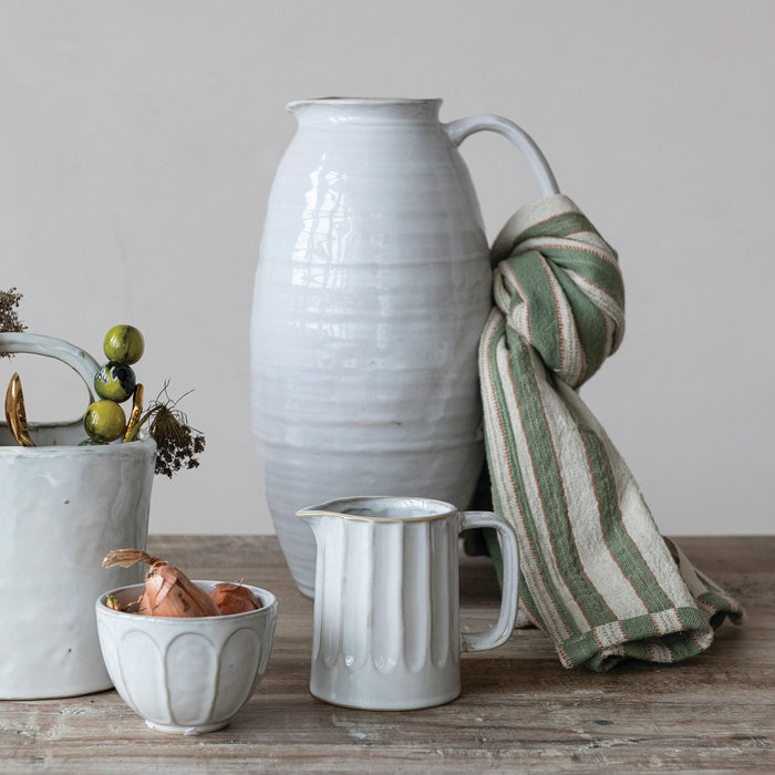 stoneware pitcher 3 3/4 quart