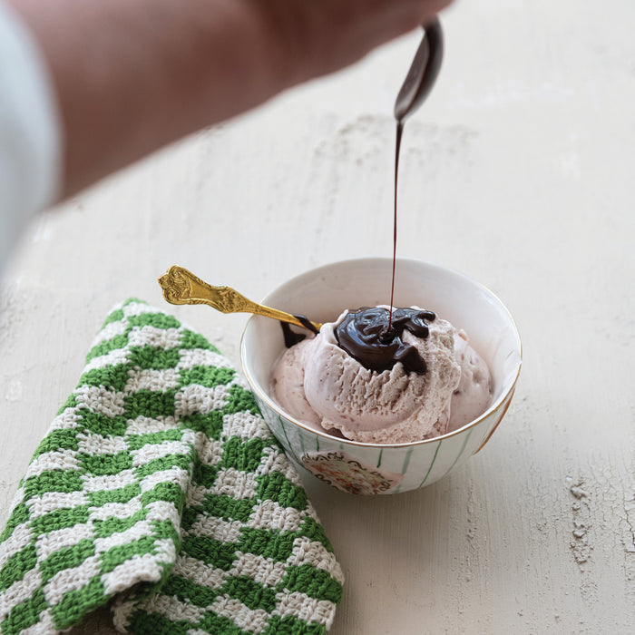 dark hot chocolate fudge sauce